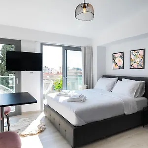 https://velvet-luxury-apartments-in-the-city-center-by-binobi.hotels-of-thessaloniki.com